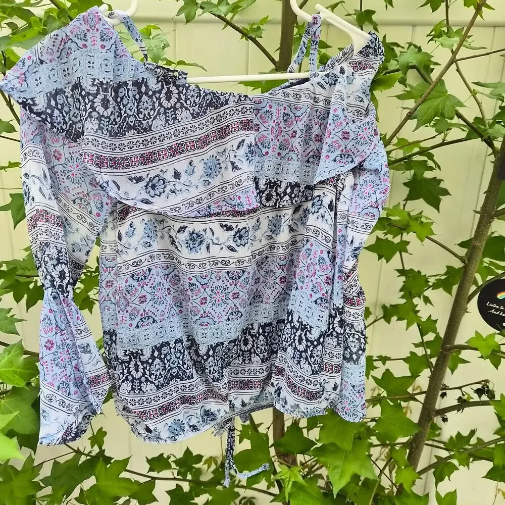 BCX Juniors Blue Paisley Off the Shoulder‎ Ruffle Blouse - Sz XS